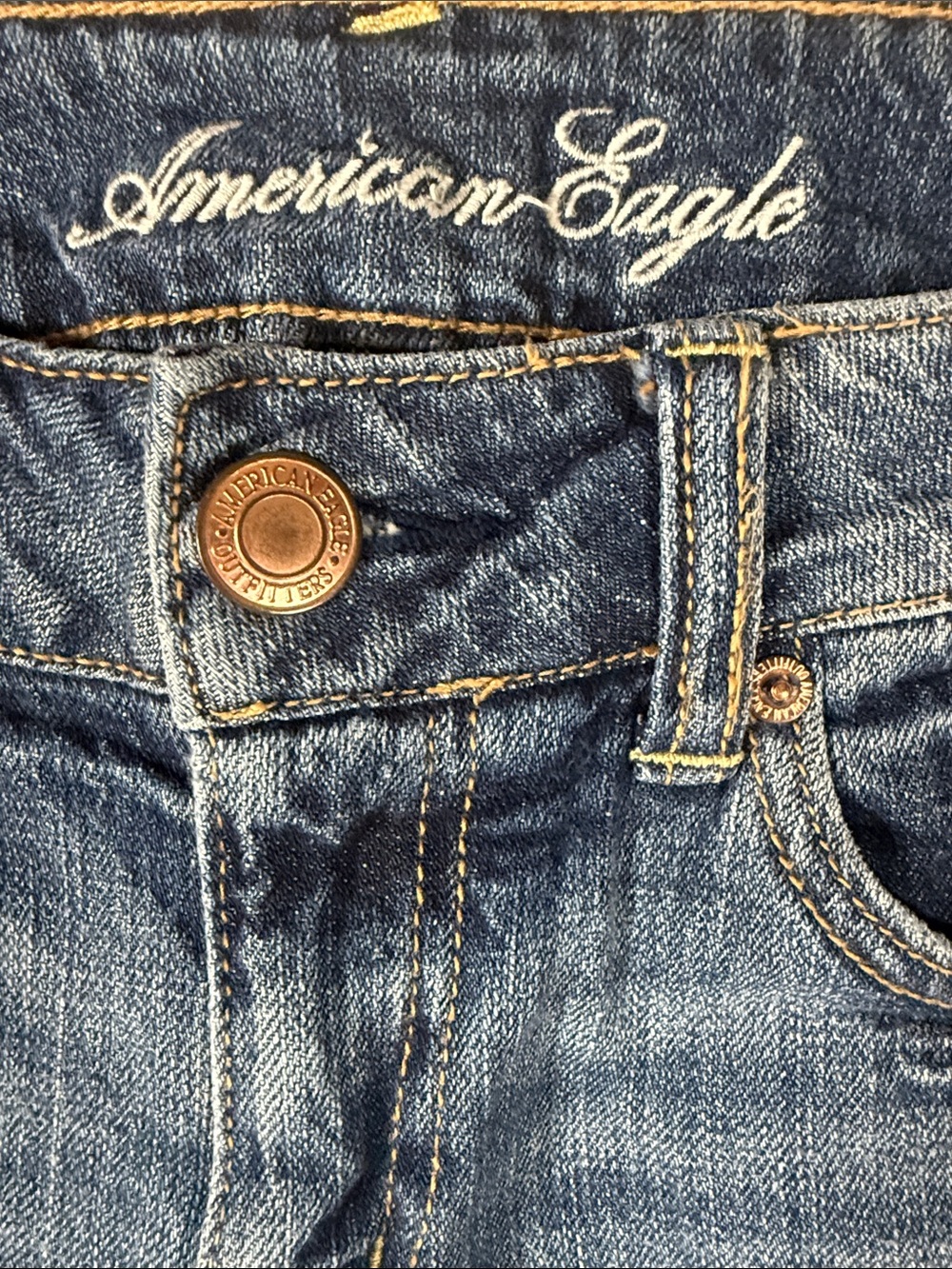 American Eagle Light Blue Wash Boy Fit Distressed Denim Jeans SKU1555 - Picture 2 of 12